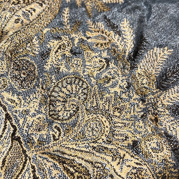 (9) Pashmina Reversible Scarf/Wrap - Picture 9 of 16